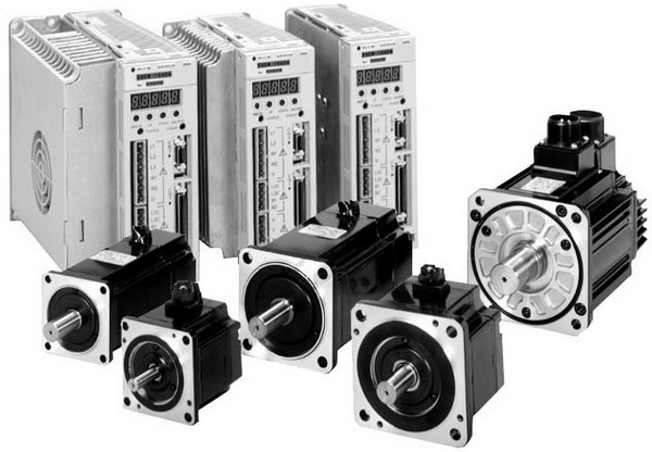 IRONMAC C  Серводвигатель  ось X 2 х 850 Вт YASKAWA (Япония)ось Y 1 х 1800 Вт YASKAWA (Япония)ось Z 1 х 400 Вт PANASONIC (Япония)