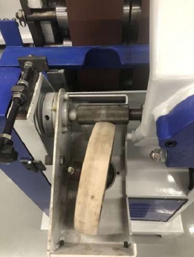 EcoWood MS60-2  Привод протяжного ролика  Осуществляется через рифленый ролик, за счет зубчатой передачи, что гарантирует надежность передачи крутящего момента, и стабильность подачи заготовки 
