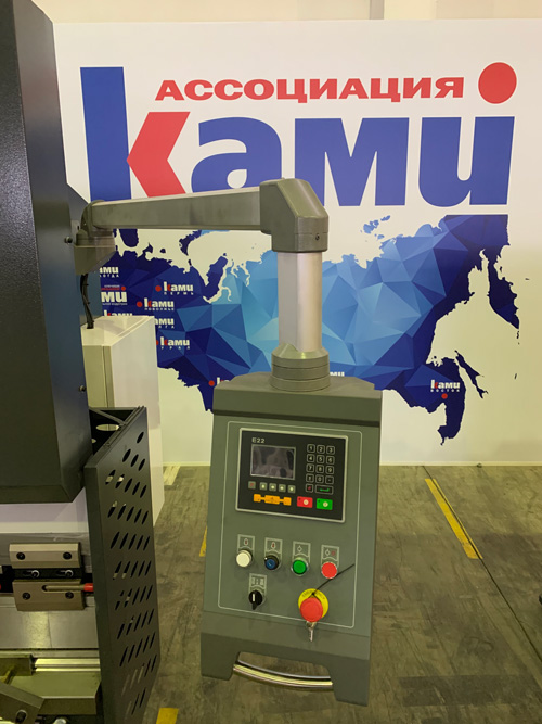 IRONMAC HPB-K 125/2500  Контроллер E22  Программирование угла гиба в градусах;Управление осями с точностью 0,1 мм;Библиотека инструментальной оснастки;Память 30 программ в каждой программе до 15 рабочих шаговВозможность корректировки угла гибки;Ра...