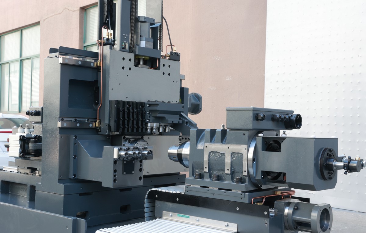 IRONMAC ISL-325  Цельнолитая станина, ручное шабрение  На основе метода конечных элементов и модельного анализа, с учётом многочисленных оптимизаций, была разработана специальная конструкция станины с отличными показателями жесткости и виброустойч...