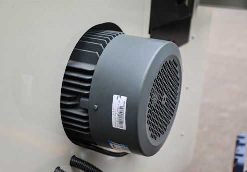 EcoWood CFS-100  Двигатель пилы  Двигатель марки Beide мощностью 5,5 кВт, производства Siemens, который обладает характеристиками высокого уровня защиты и стабильной работы Конструкция пильного суппорта с двойным подшипником NSK обеспечивает плавн...