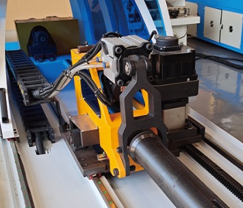 IRONMAC IB-CNC 25 MULTIBEND  Автоматическая подача трубы и дорна  Сервопривод на узле подачи трубы обеспечивает точность ± 0,1 мм 