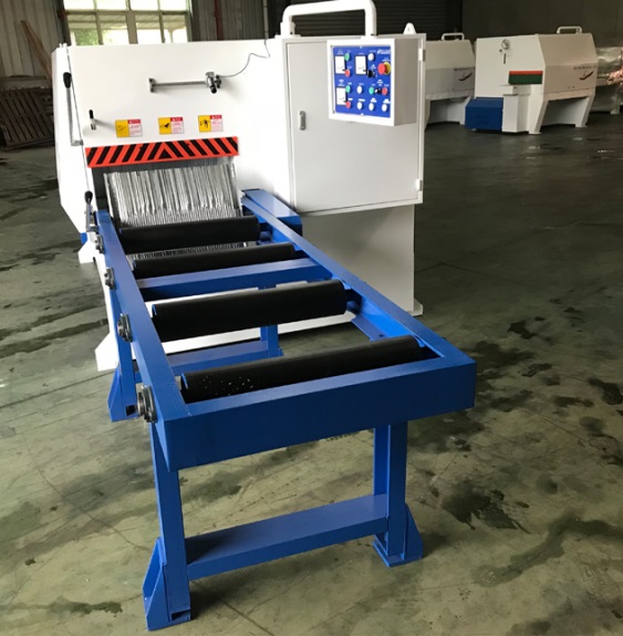 EcoWood MBC-120/170/220  Когтевая защита  Двухрядная когтевая защита – препятствует обратному выбросу бревна, что обеспечивает безопасность оператора по Европейскому стандарту при работе станка 