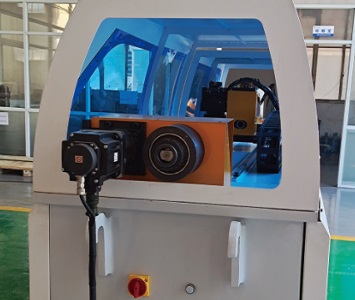 IRONMAC IB-CNC 25 MULTIBEND  Автоматический поворот  Сервопривод на узле поворота трубы обеспечивает точность ± 0,1° 