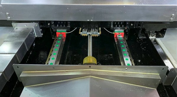 IRONMAC IMU-5X 300  X, Y, Z - роликовые направляющие и ШВП  X, Y, Z - роликовые направляющие R35, PMI-TAIWAN;X, Y, Z - ШВП X,Y, 4012 C3, Z 3210, C3 / PMI-TAIWAN;