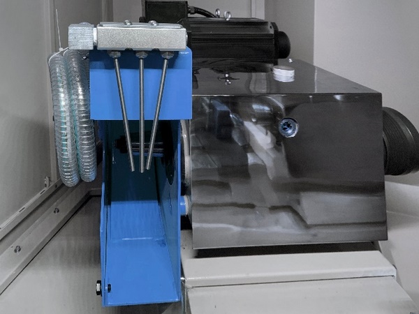 UNIVEQ UGO-2050 CNC  Система подачи охлаждающей жидкости  Система подачи охлаждающей жидкости позволяет увеличивать съем металла в процессе работы, уменьшая, время шлифования заготовки, исключает попадание стружки и абразива в подвижные элементы с...