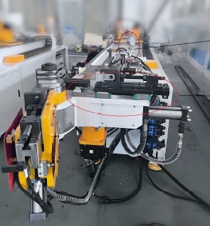 IRONMAC IB-CNC  Система зажимного узла на линейных направляющих HIWIN  Обеспечивают скорость и точность премещений, по сравнению с классическим исполнением «ласточкин хвост» 