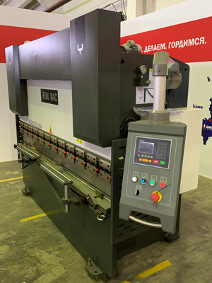 IRONMAC HPB-K 125/2500  Эргономичная панель управления  И удобная выносная педаль с кнопкой аварийного останова