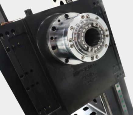 SPITZEN HMT-630  Шпиндель  Шпиндель максимально сбалансирован и обладает высокой статической и динамической жесткостью, с ременным типом привода (стандарт) -BВТ50 6 000 об/мин  Подшипники шпинделя – NSK Все шпиндели в торце оснащены дополнительным...